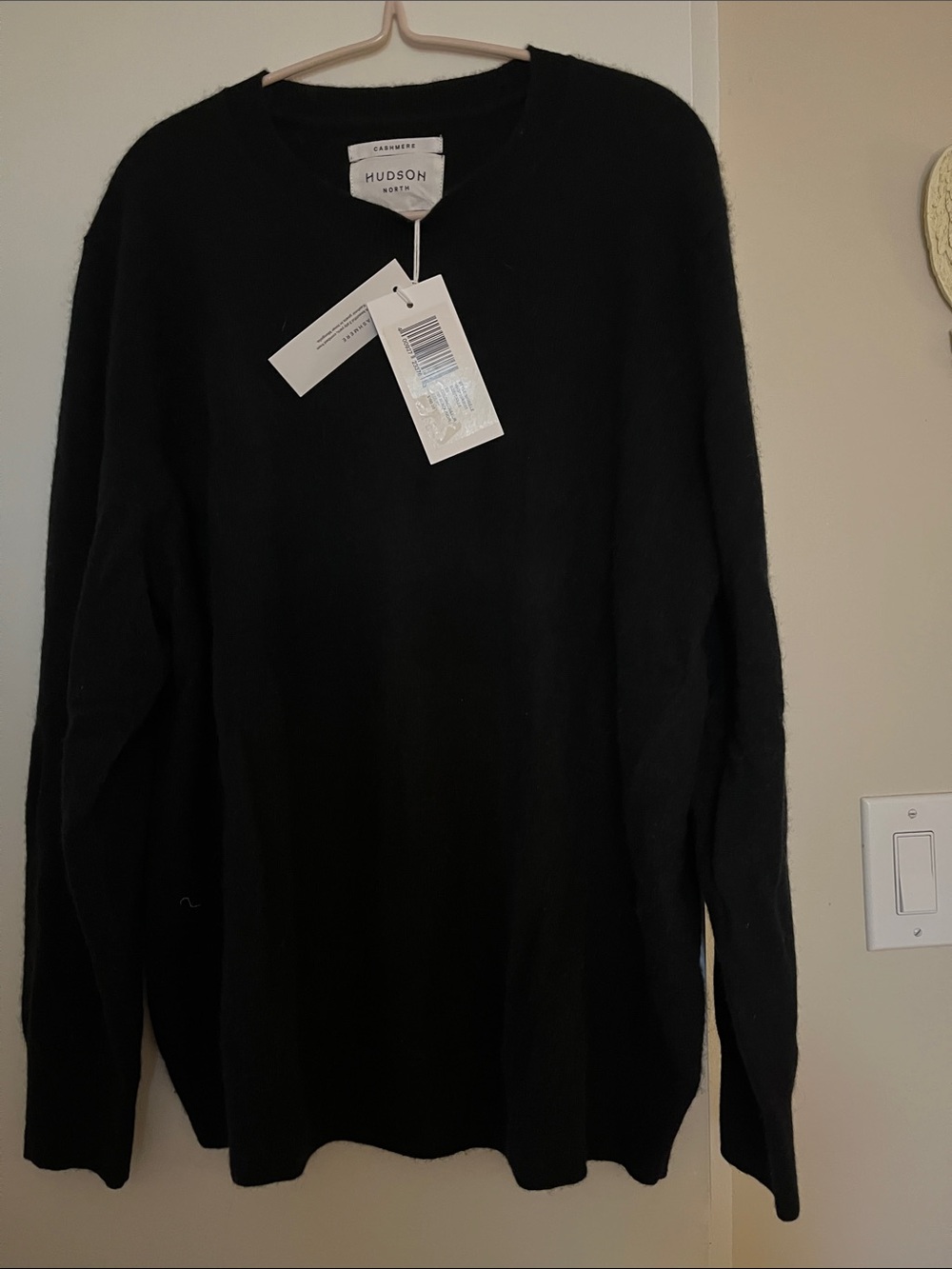 Hudson Bay 100% cashmere crew neck pullover. 25 in ptp gorgeously brand new.